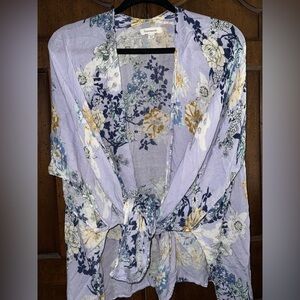 Francesca's Collections Lavender Floral Kimono Top